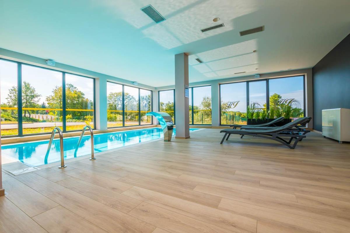 Hotel Delfin Lanterna Tar-Vabriga Zewnętrze zdjęcie