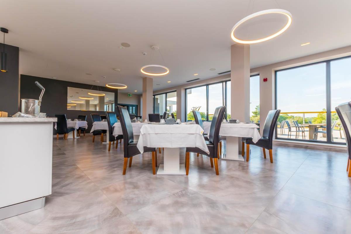Hotel Delfin Lanterna Tar-Vabriga Zewnętrze zdjęcie