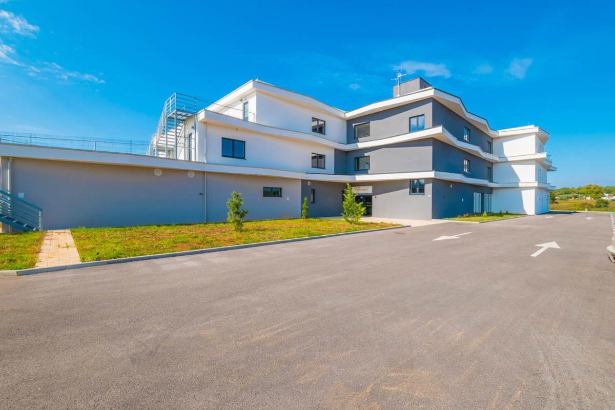 Hotel Delfin Lanterna Tar-Vabriga Zewnętrze zdjęcie