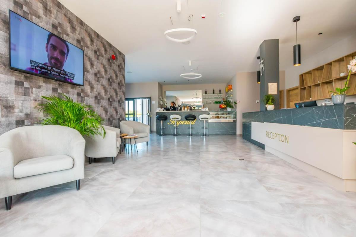Hotel Delfin Lanterna Tar-Vabriga Zewnętrze zdjęcie