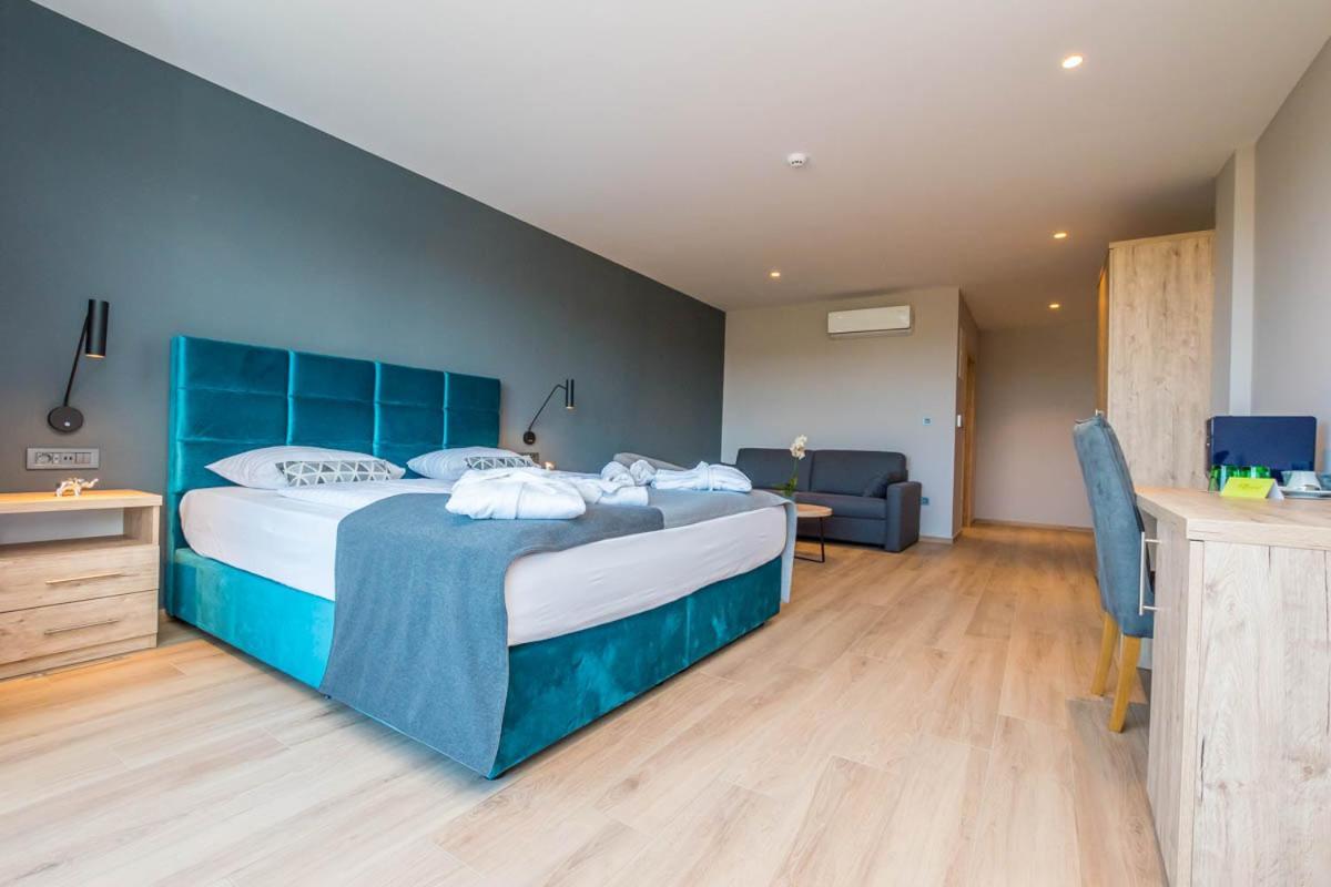 Hotel Delfin Lanterna Tar-Vabriga Zewnętrze zdjęcie