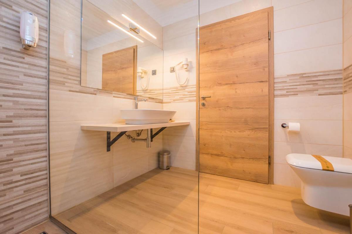 Hotel Delfin Lanterna Tar-Vabriga Zewnętrze zdjęcie