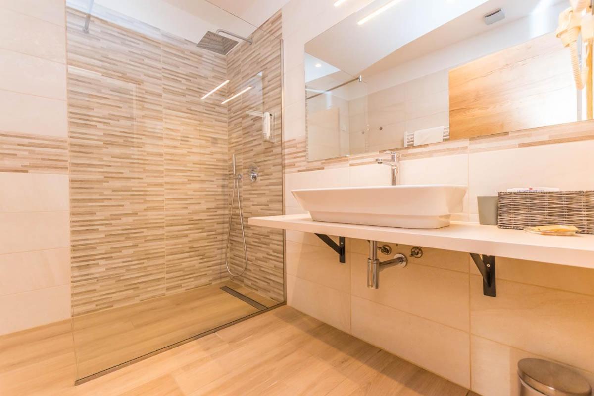 Hotel Delfin Lanterna Tar-Vabriga Zewnętrze zdjęcie